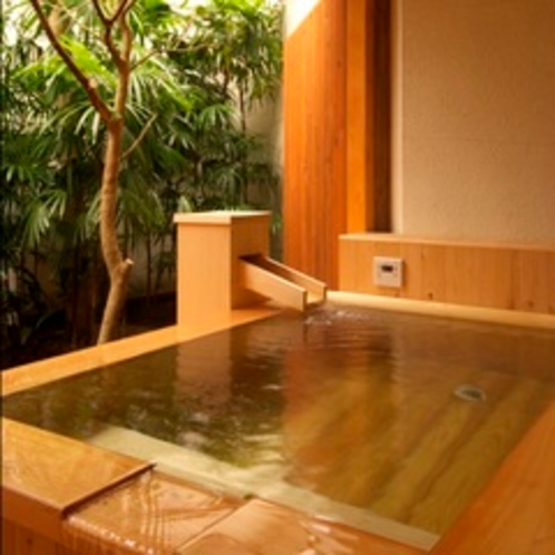 客室露天風呂は檜タイプと石タイプがございます【Cタイプ】