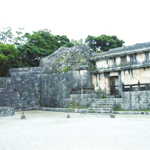 【識名園・琉球王家庭園】当館から車で20分