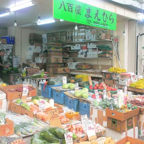 【栄町市場・果物・野菜屋】当館から徒歩2分