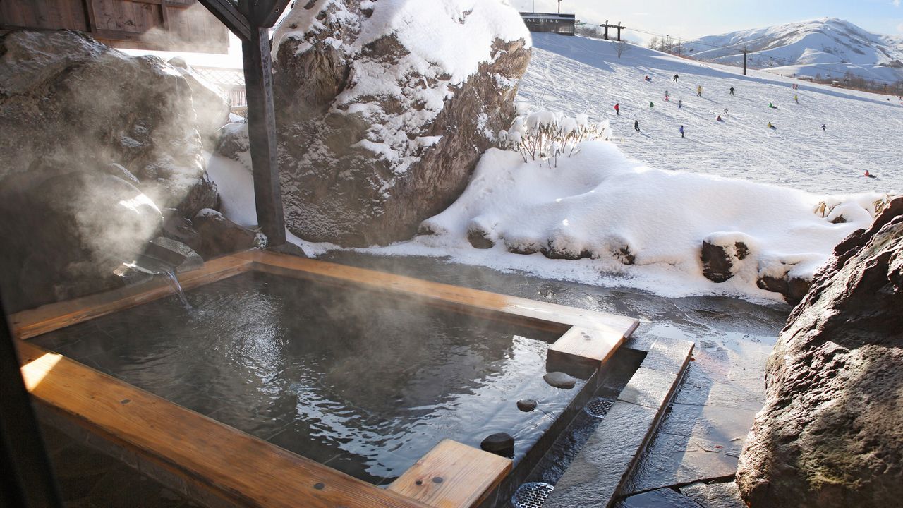 スキーゲレンデを眺めながらの貸切露天風呂