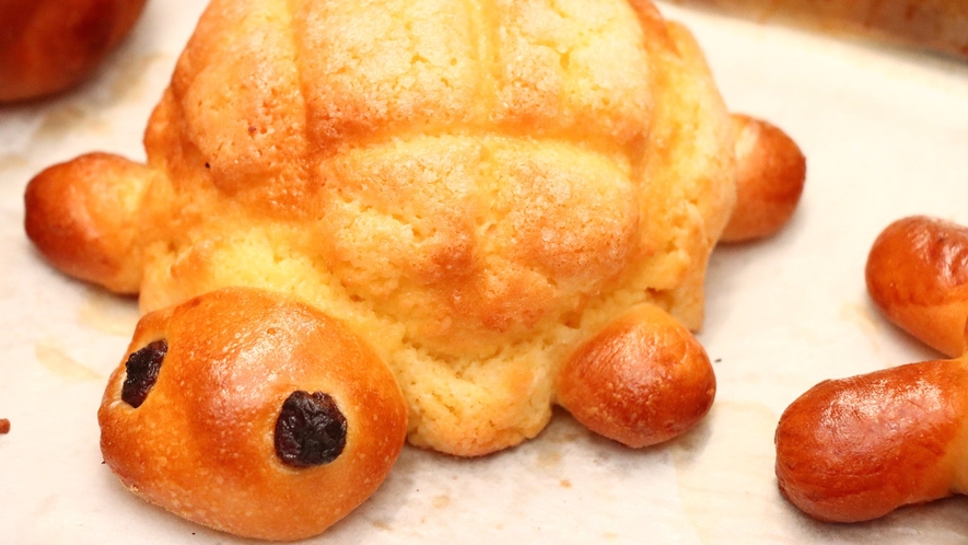 朝食　出来立て手作りパン　可愛いキャラクターパン♪