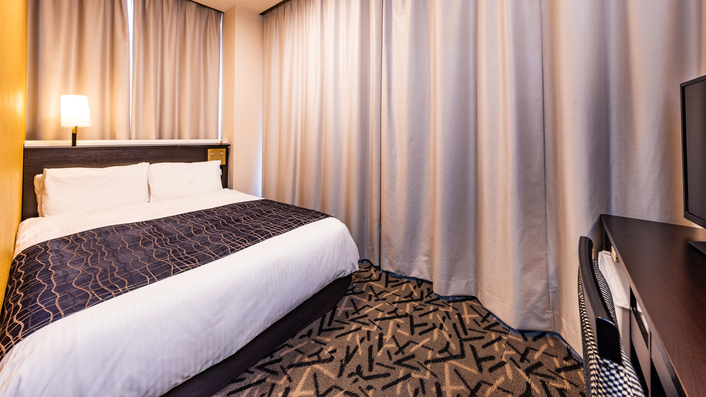 ダブルルーム　ベッド幅140cm