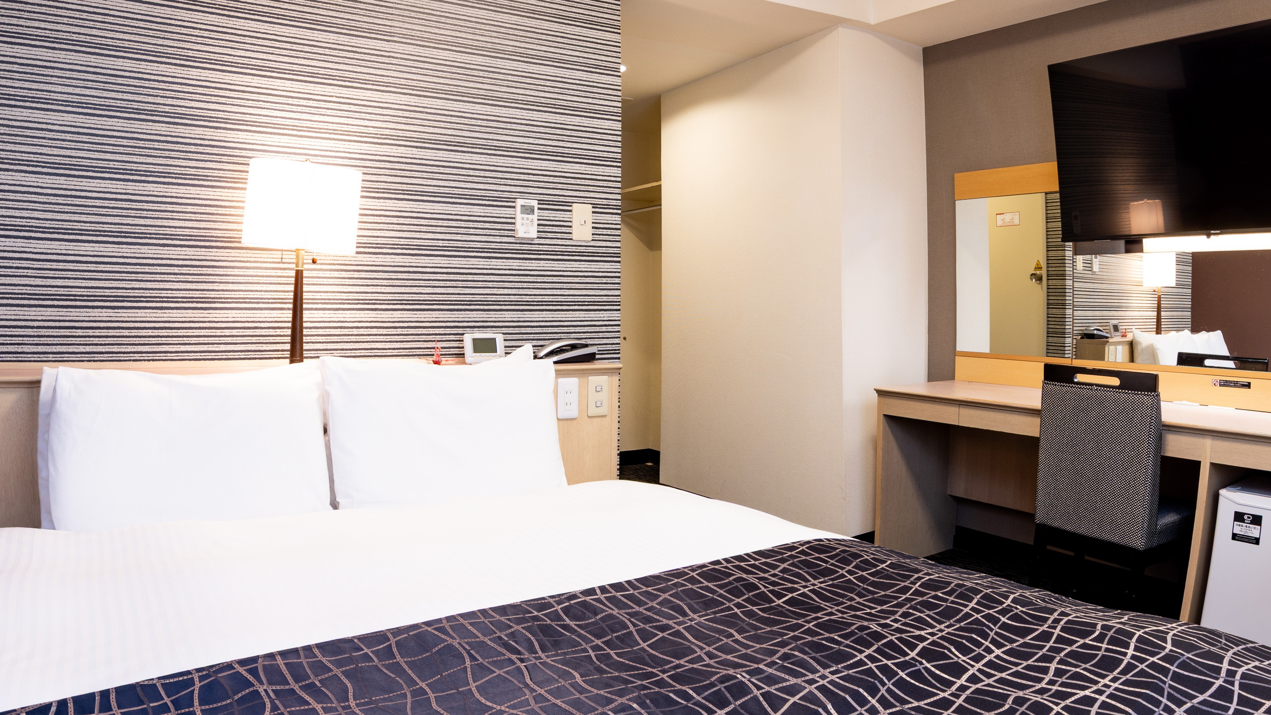 キングルーム　ベッド幅180cm