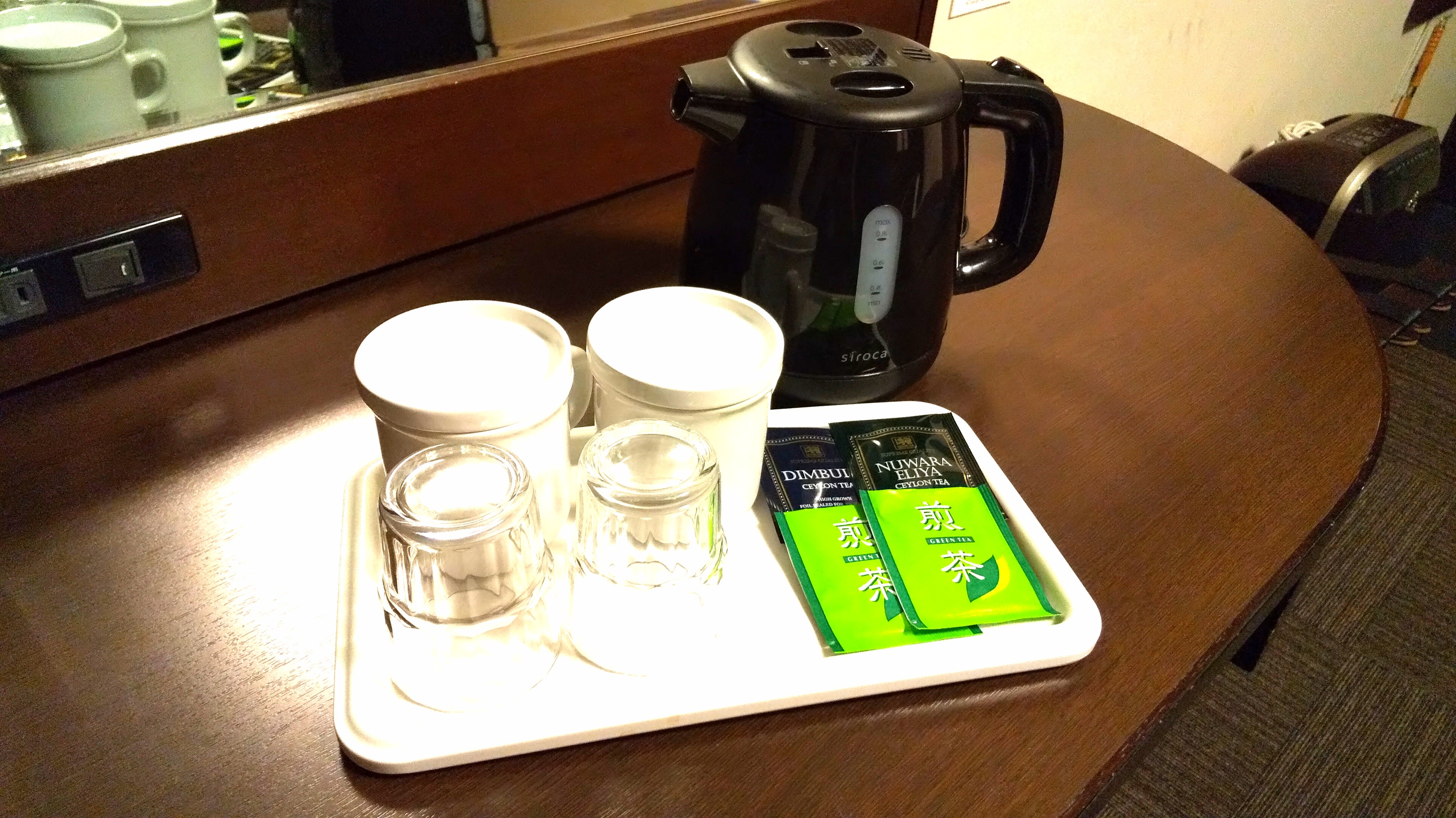 【電気ケトル・紅茶・緑茶】お部屋でティータイムをお楽しみいただけます。
