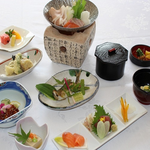 【平日限定】梅雨の季節を静かに楽しむ宿泊プラン（1泊2食付）
