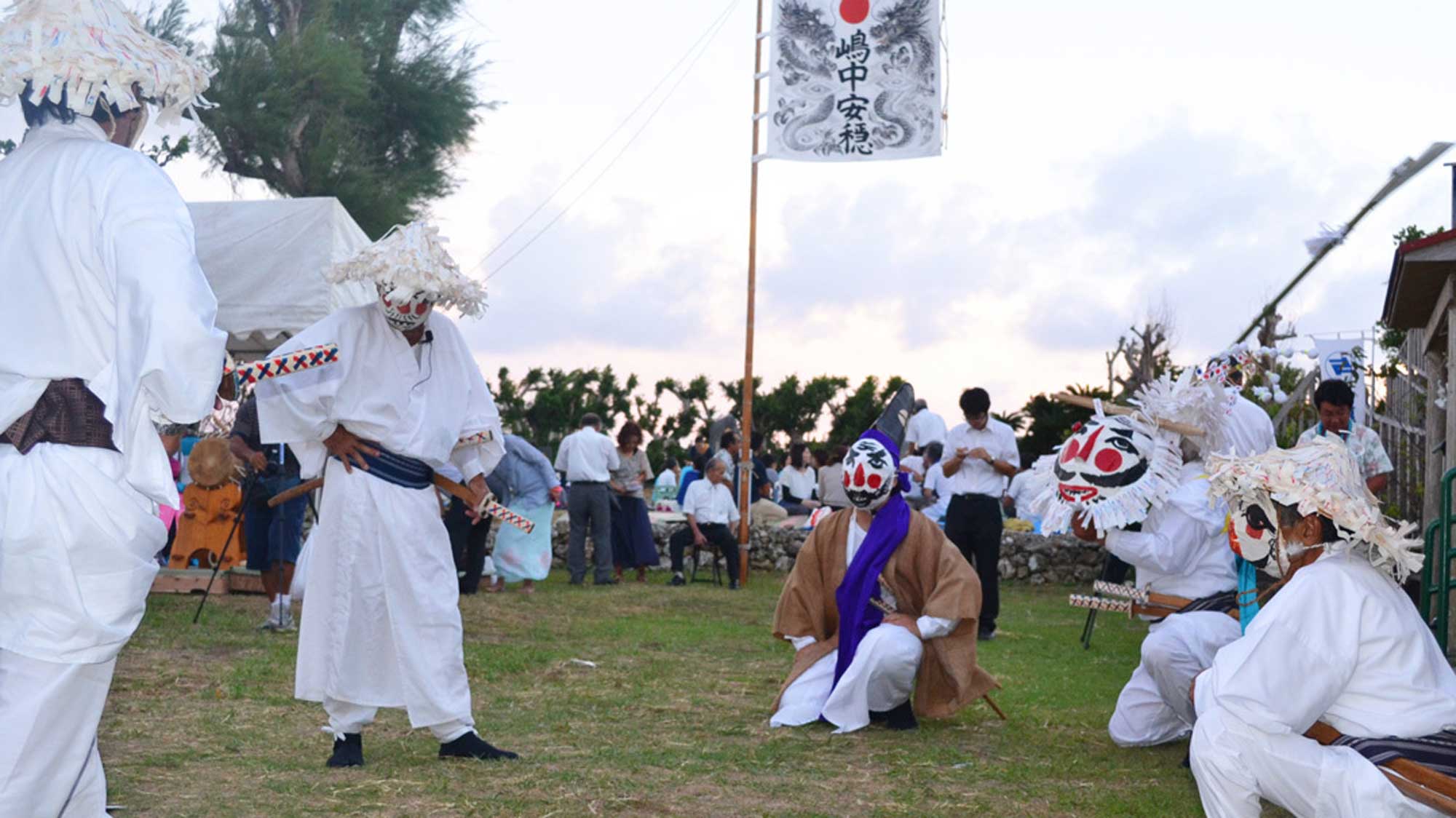 【与論十五夜踊り】龍神に雨乞いをし、五穀豊穣、人畜の繁栄を祈願