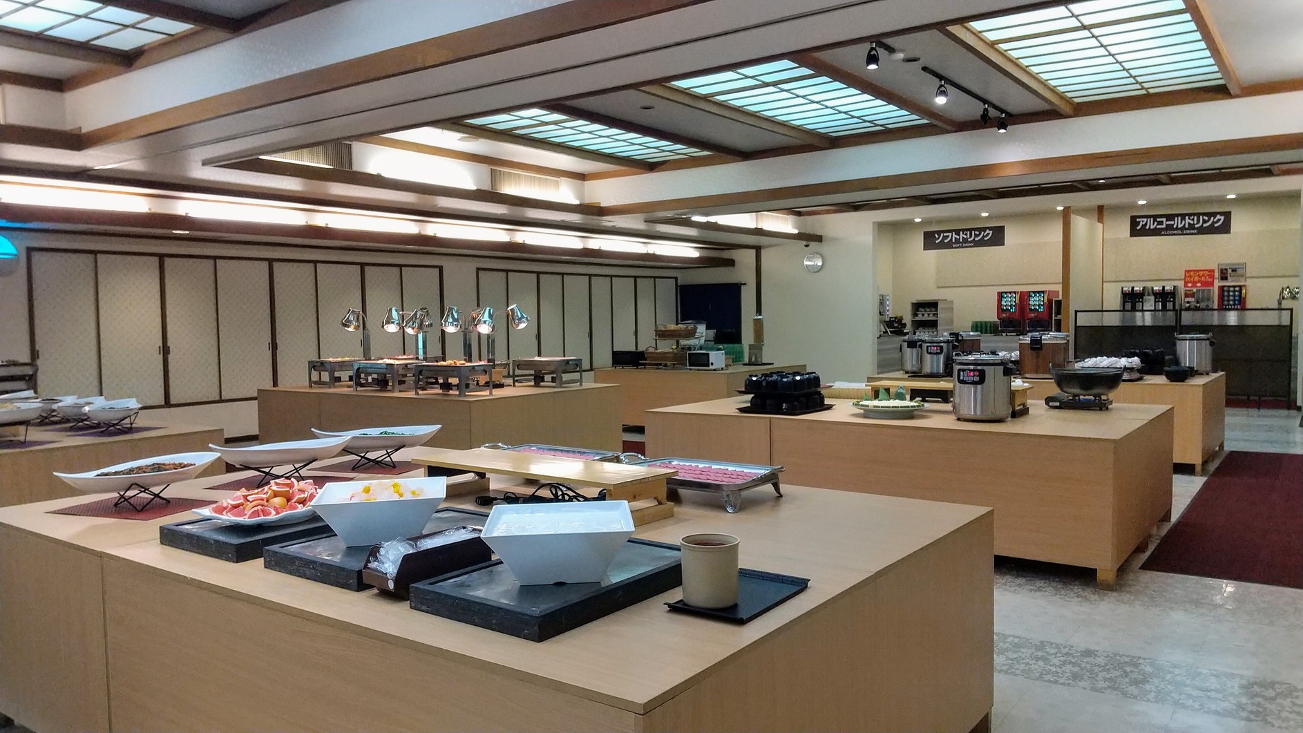 【広々とした12畳の和室特別室でみなかみの景色を堪能】一泊二食バイキングプラン