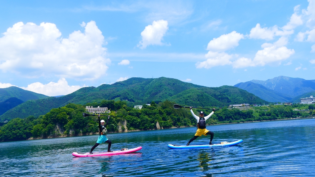 【夏のレジャーの代表格】赤谷湖で楽しむSUP半日体験×一泊二食バイキングプラン