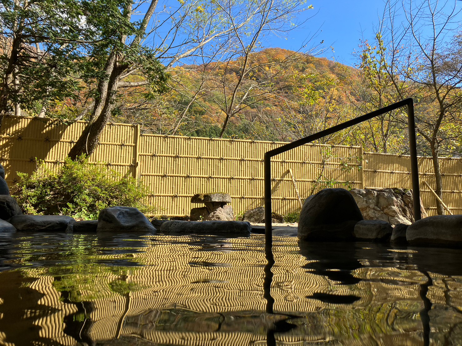 露天風呂（秋）