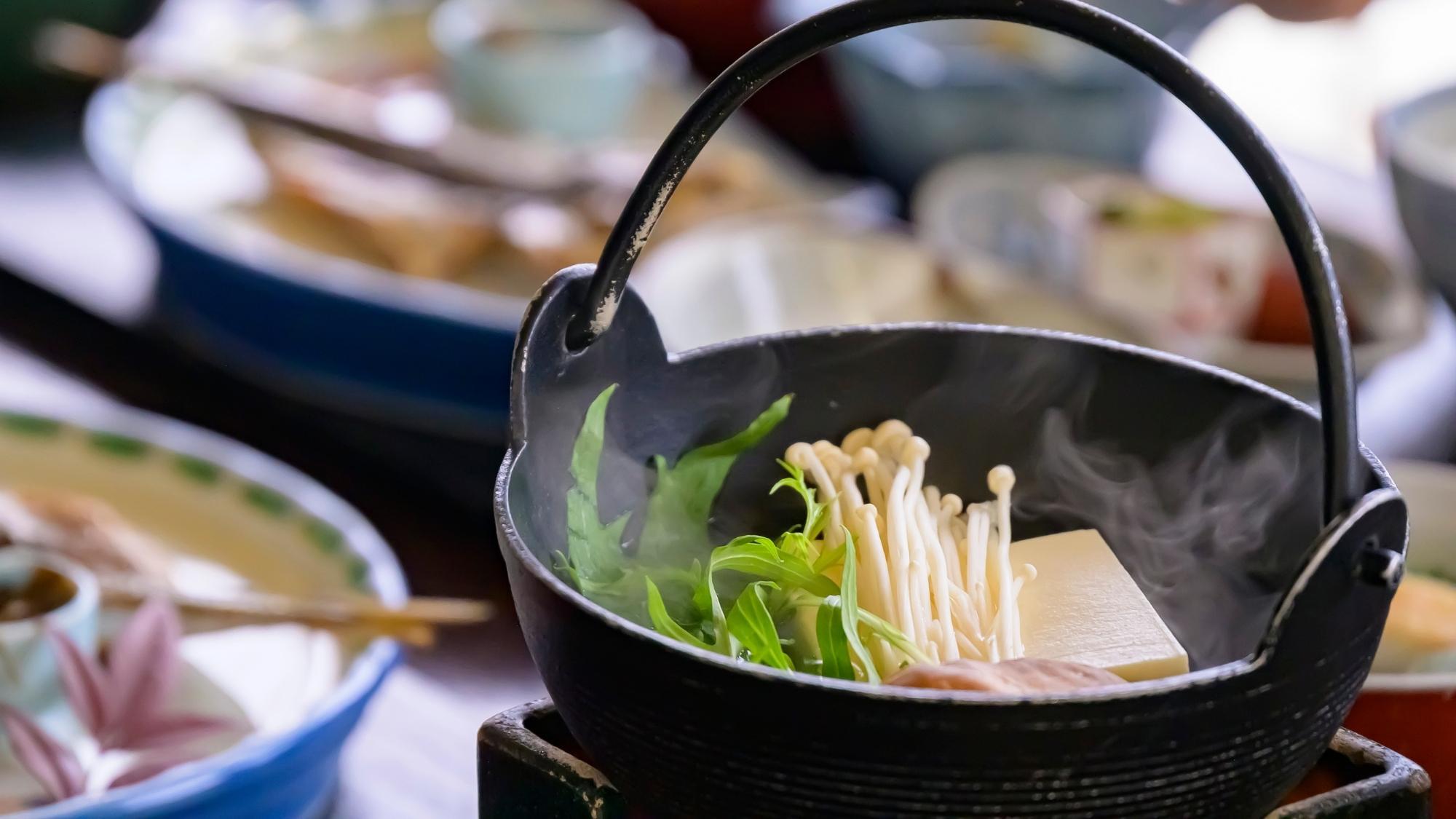 【心温まるほっこり和朝食】天然かけ流し温泉で癒される休日を〜朝食付＜インクルーシブ＞