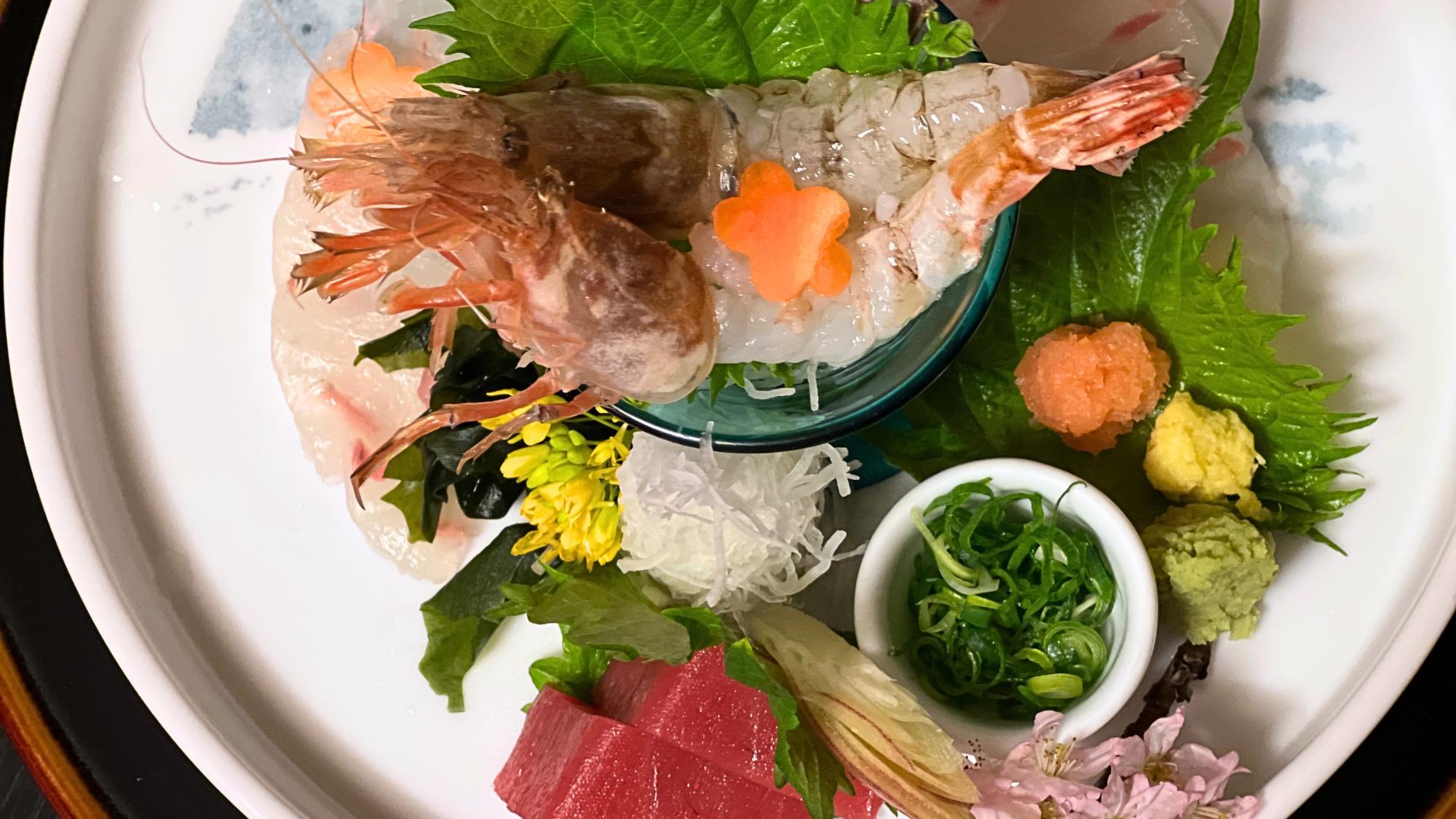 春だけのお愉しみ【もさ海老会席】旨味をギュッととじ込めた炭焼きや刺身でどうぞ。