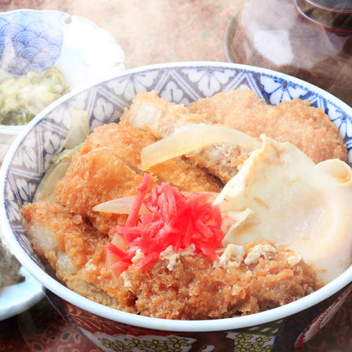 *【望遠閣のカツ丼】作り続けて60年。昔も今も変わらぬボリュームと味で大人気です。