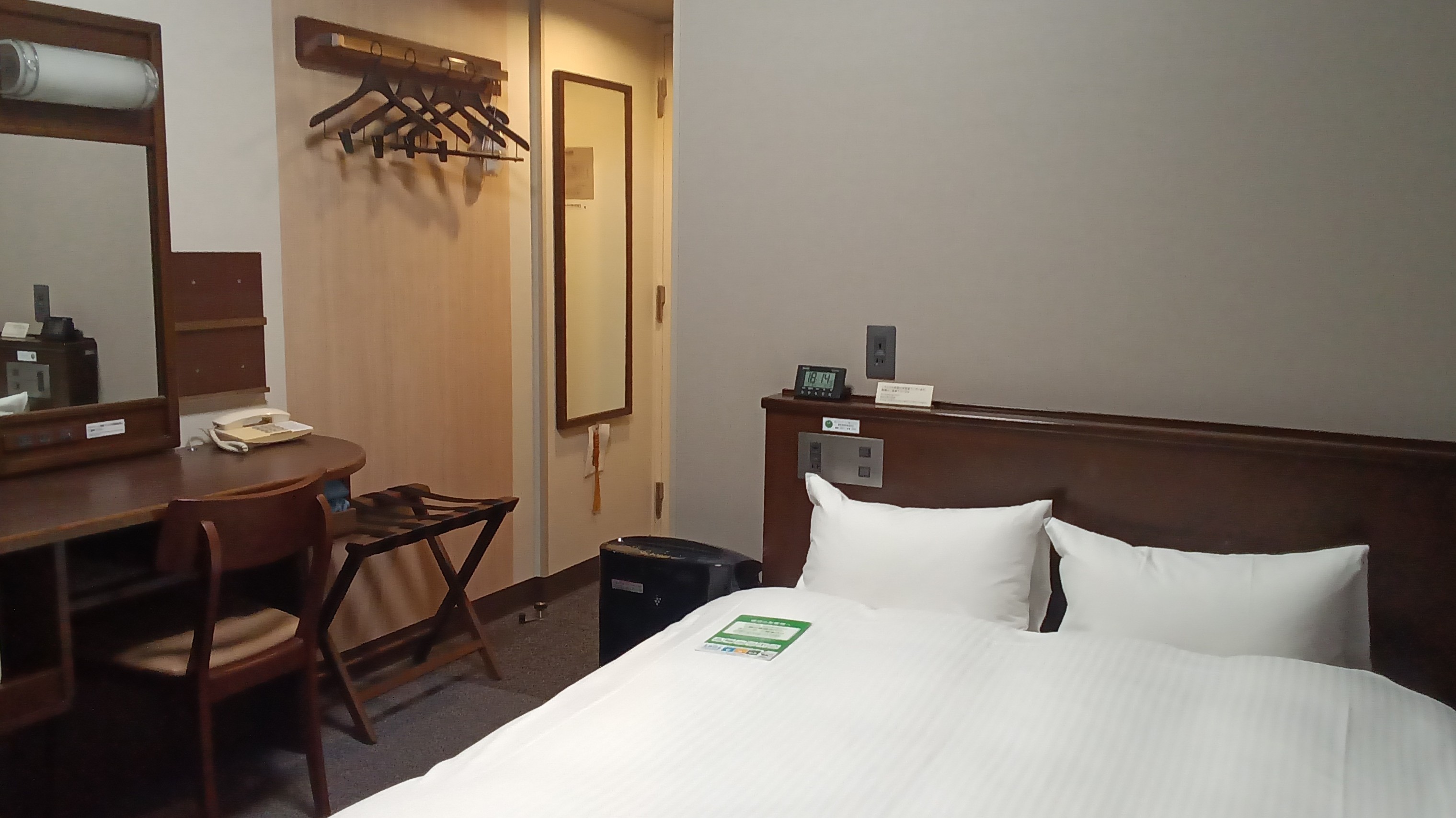 スタンダードセミダブルルーム1