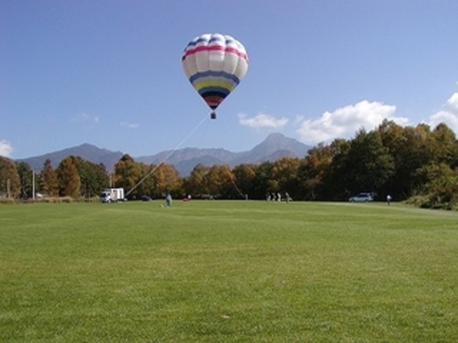 近くの農業実践大学農場の大芝生　夏には気球が上がります。乗れますよ！