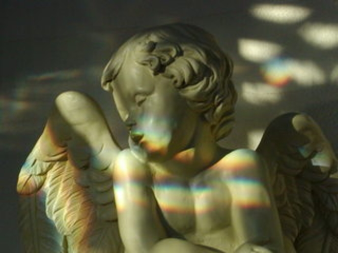 ｽﾃﾝﾄﾞの光の中の天使　いつの間にかイタリアの天使がたくさん住むようになりました。