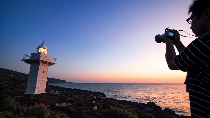 ・伊豆岬の灯台　灯台以外に光が少ないので星空スポットとしても人気です