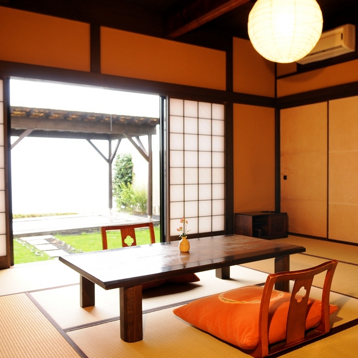 [Second-floor Japanese-style room] Separated from the hot spring open-air bath "Tokaya"