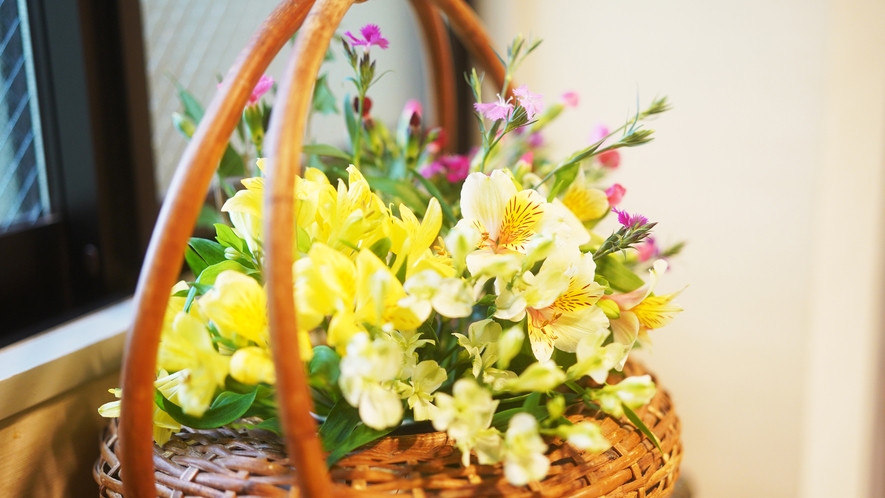 【館内】季節のお花でお出迎え