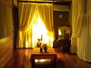 夜のアジアン和室