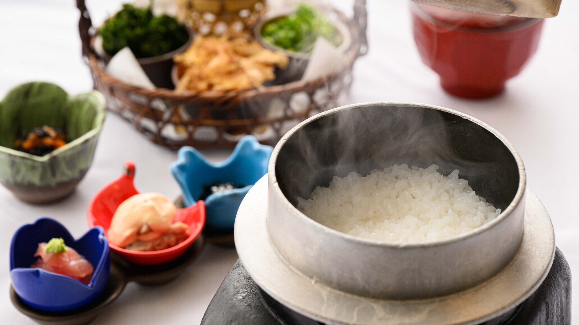 【朝食のみ】ふっくら釜炊きご飯が自慢！季節の小鉢や焼き魚などこだわりの和朝食をお召し上がりください。
