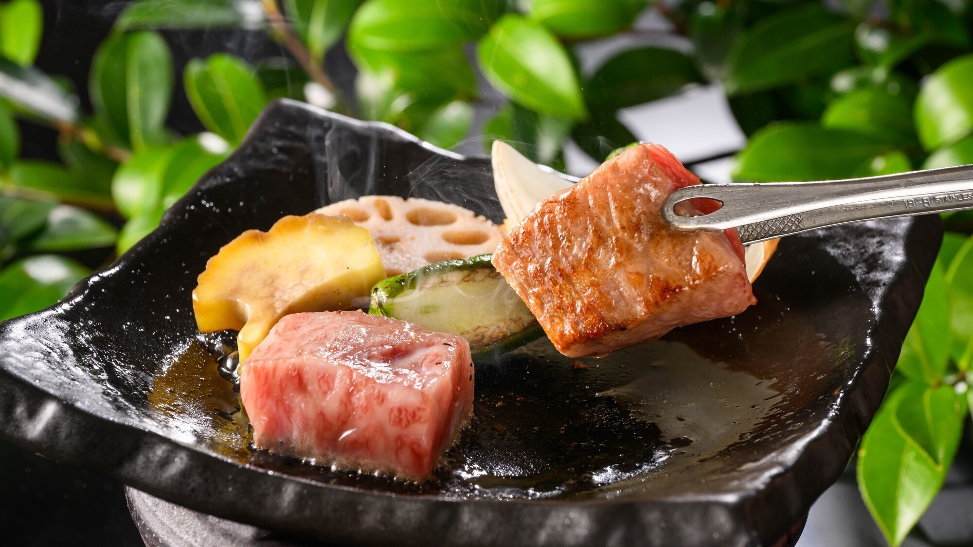 伊勢海老・鮑・和歌山県特産黒毛和牛「熊野牛」お料理グレードアップ【豪華会席プラン】　