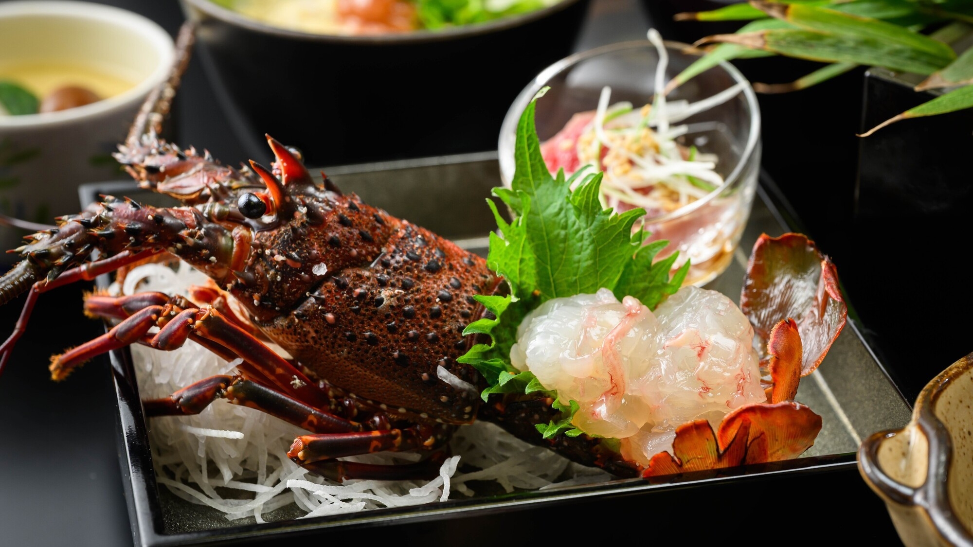伊勢海老・鮑・和歌山県特産黒毛和牛「熊野牛」お料理グレードアップ【豪華会席プラン】　