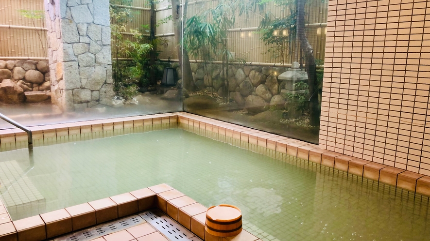 【大浴場】勝浦温泉の中では塩分が少なく、とても肌にやさしい泉質です。 