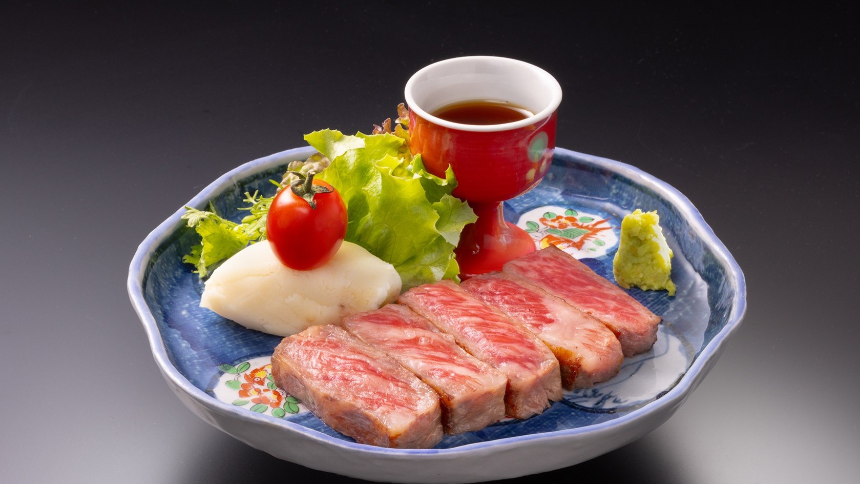 肉の旨味がたまらない、黒毛和牛ステーキ