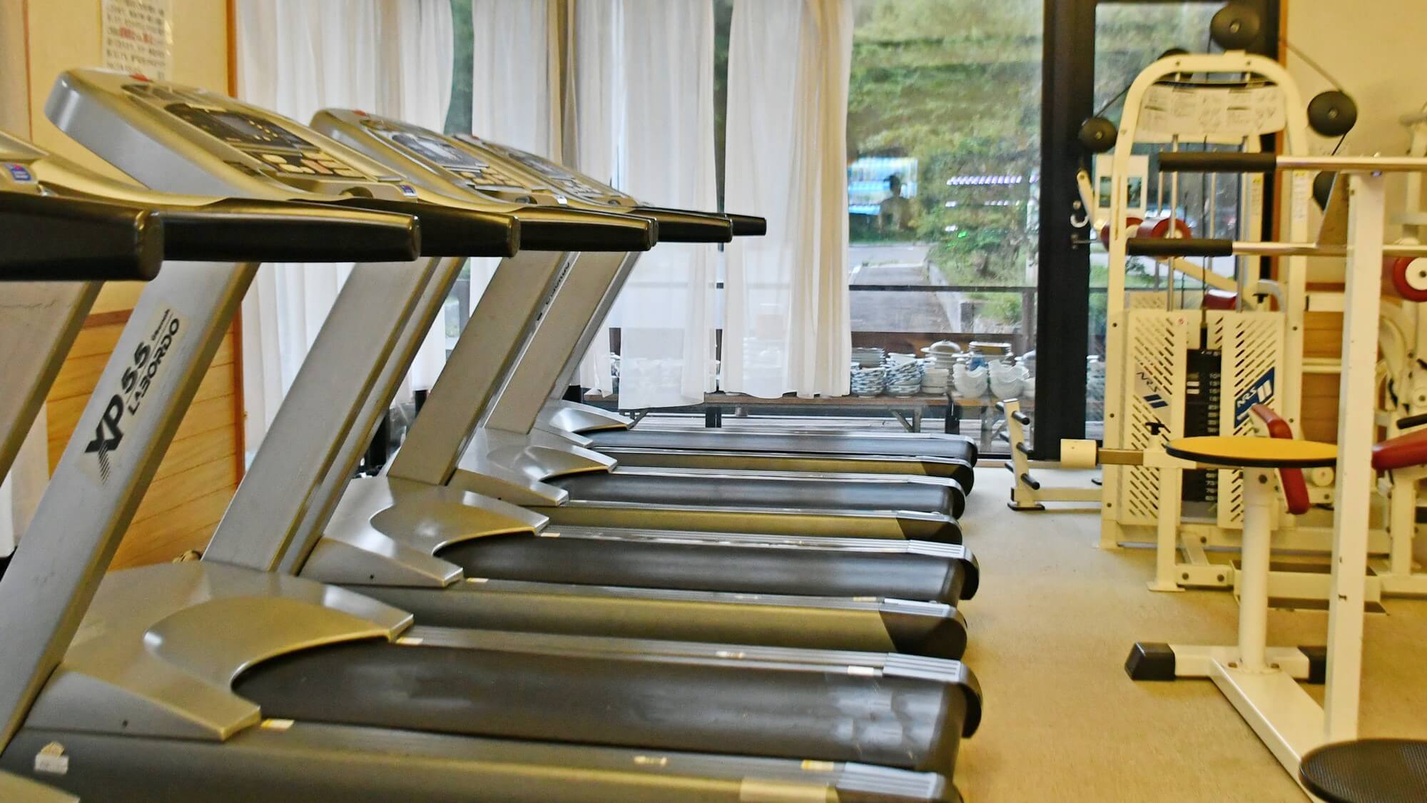 【1F保養センター・トレーニングコーナー】旅先でも体を動かしたい方へ。気分爽快な汗を流せます