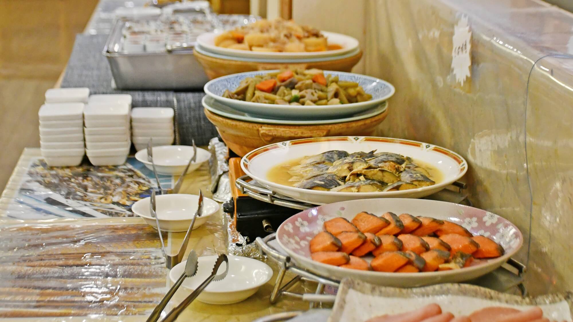 【朝食バイキング】採れたて海の幸を贅沢に。函館名物と地元食材満載の和食中心バイキングです。