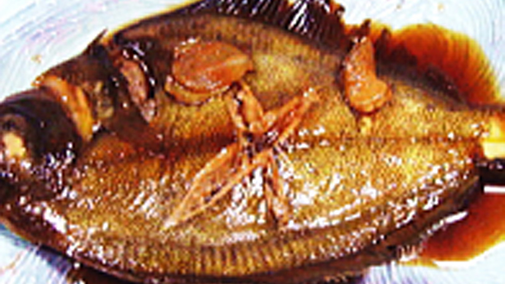 *夕食一例/こっくりと煮込まれた煮魚は旬のお魚をチョイス。