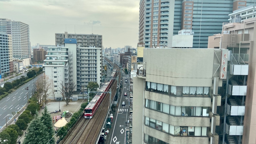 【客室からの眺望:横浜方面】電車が見えるお部屋もございます。