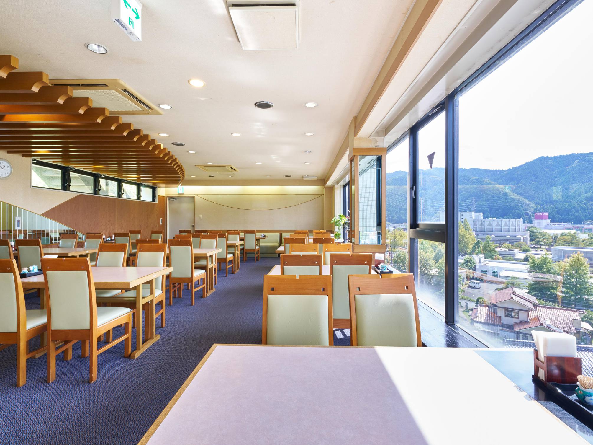 【3人以上で】超お得！ベッドのお部屋でワイワイプラン【朝食無料】