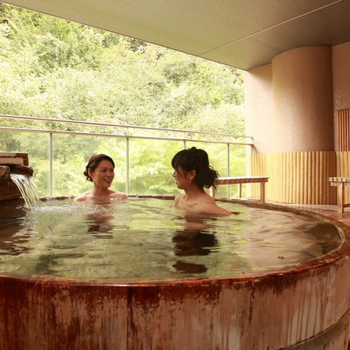 繭玉の湯・露天風呂　四季を感じられる露天でリフレッシュ！