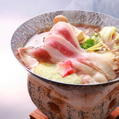 *鍋一例/甘みたっぷり、和豚もちぶたと桑の葉とろろ鍋：しん喜オリジナル鍋