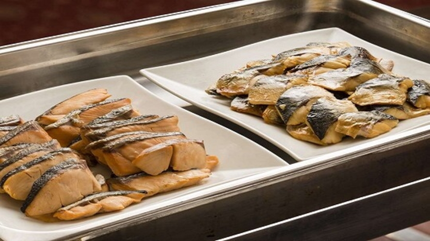【朝食イメージ】鮭の塩焼き、鯖の塩焼き