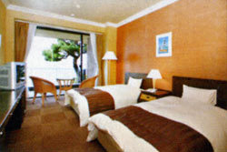 All rooms are spacious, measuring 28 square meters, so families can stay comfortably. Single rooms are spacious and comfortable.