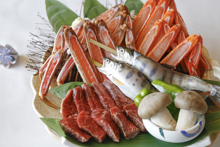 当館自慢の囲炉裏で旬のカニを食べ比べ★食べ比べ囲炉裏会席★　恋衣会席コース