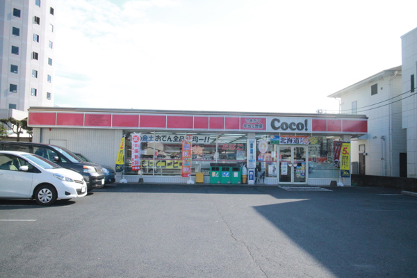 1 minute walk from convenience store