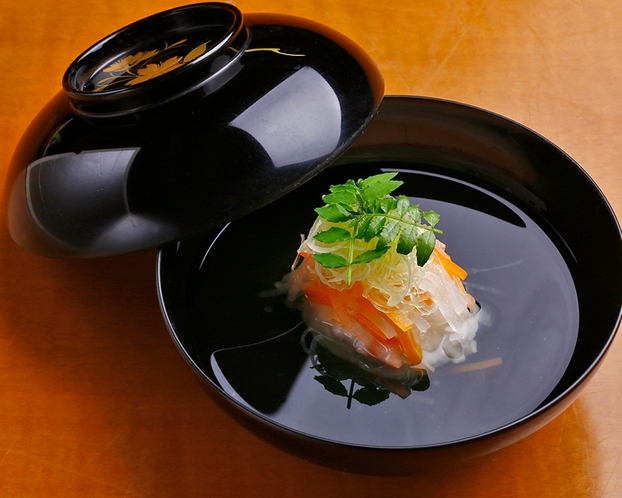 会席料理あかね　煮物椀（イメージ写真）