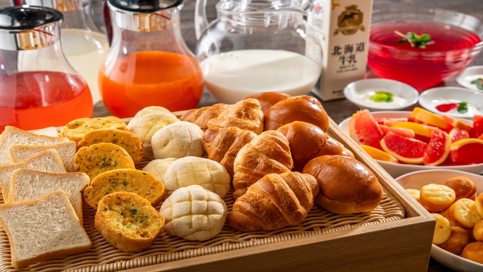 朝食ビュッフェ（パン・デザート・サラダ）