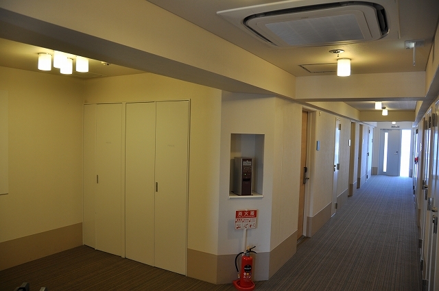 Guest room floor corridor