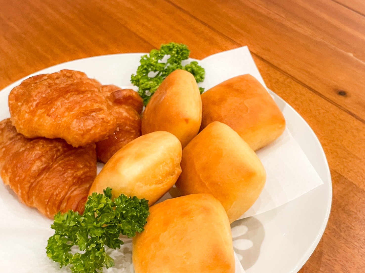 ご宴会：オードブル（オリーブオイル香る揚げパン）