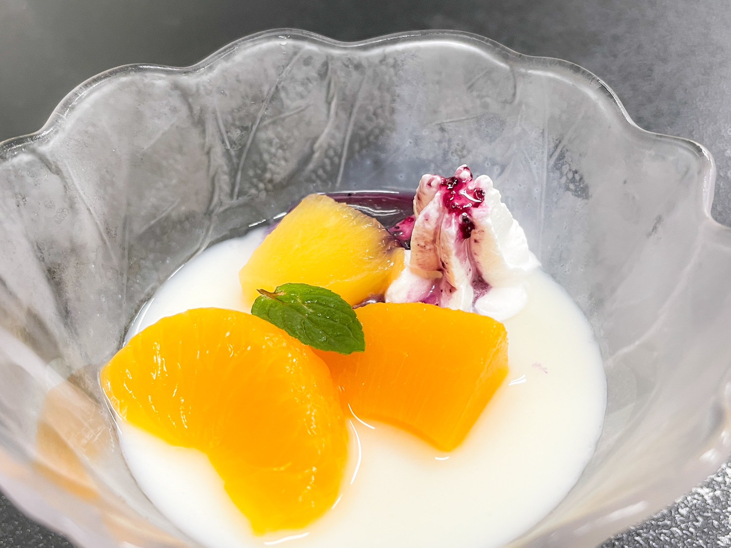 ミルクプリン　～ブルーベリーソース～　一例