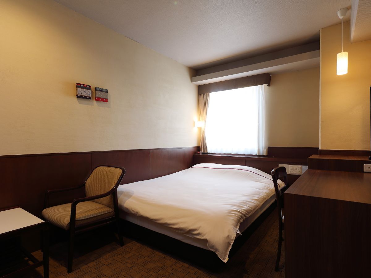 「靴を脱ぐ」ダブル◆喫煙のみ◆17平米◆ベッド幅150cm