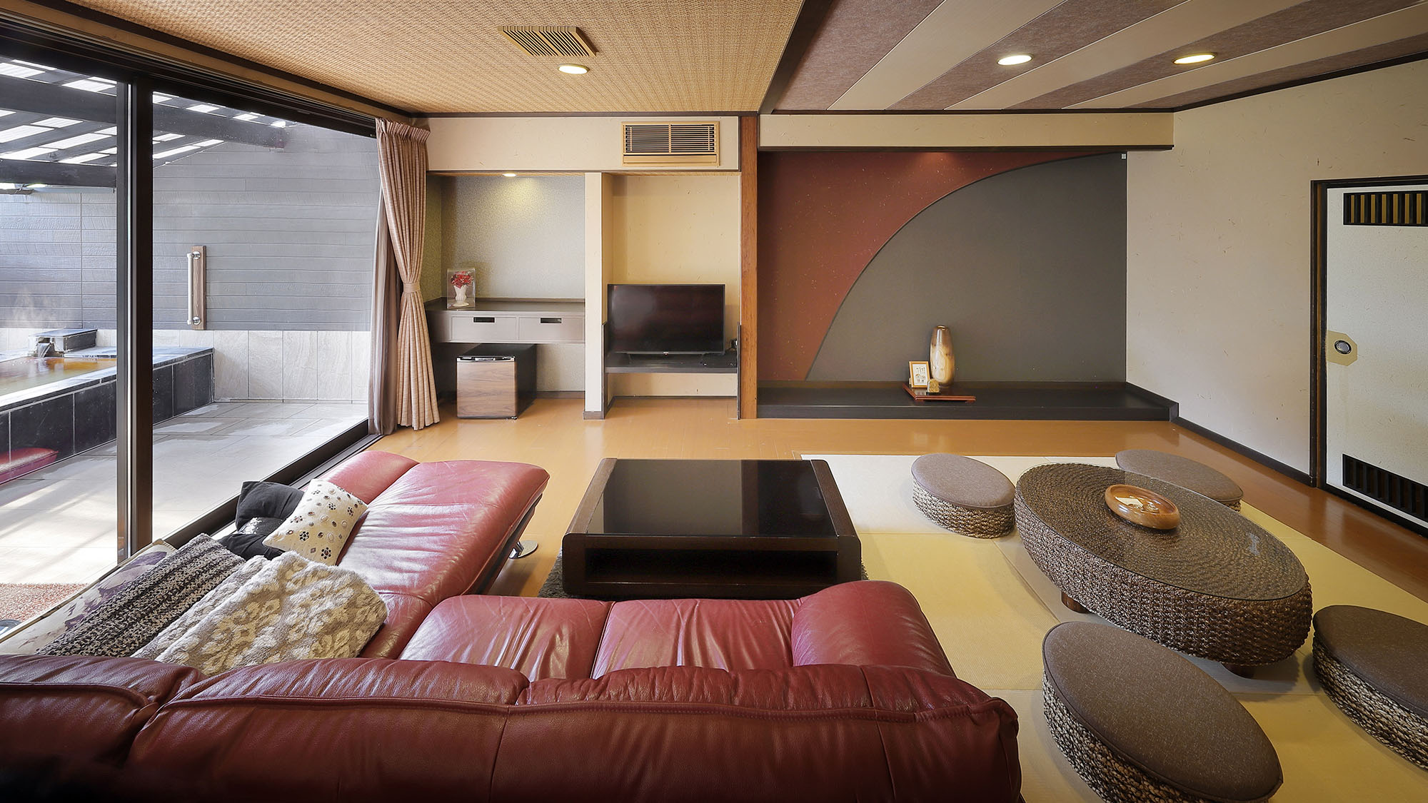 【露天風呂付き客室 E-Type】当館で一番グレードの高いお部屋です