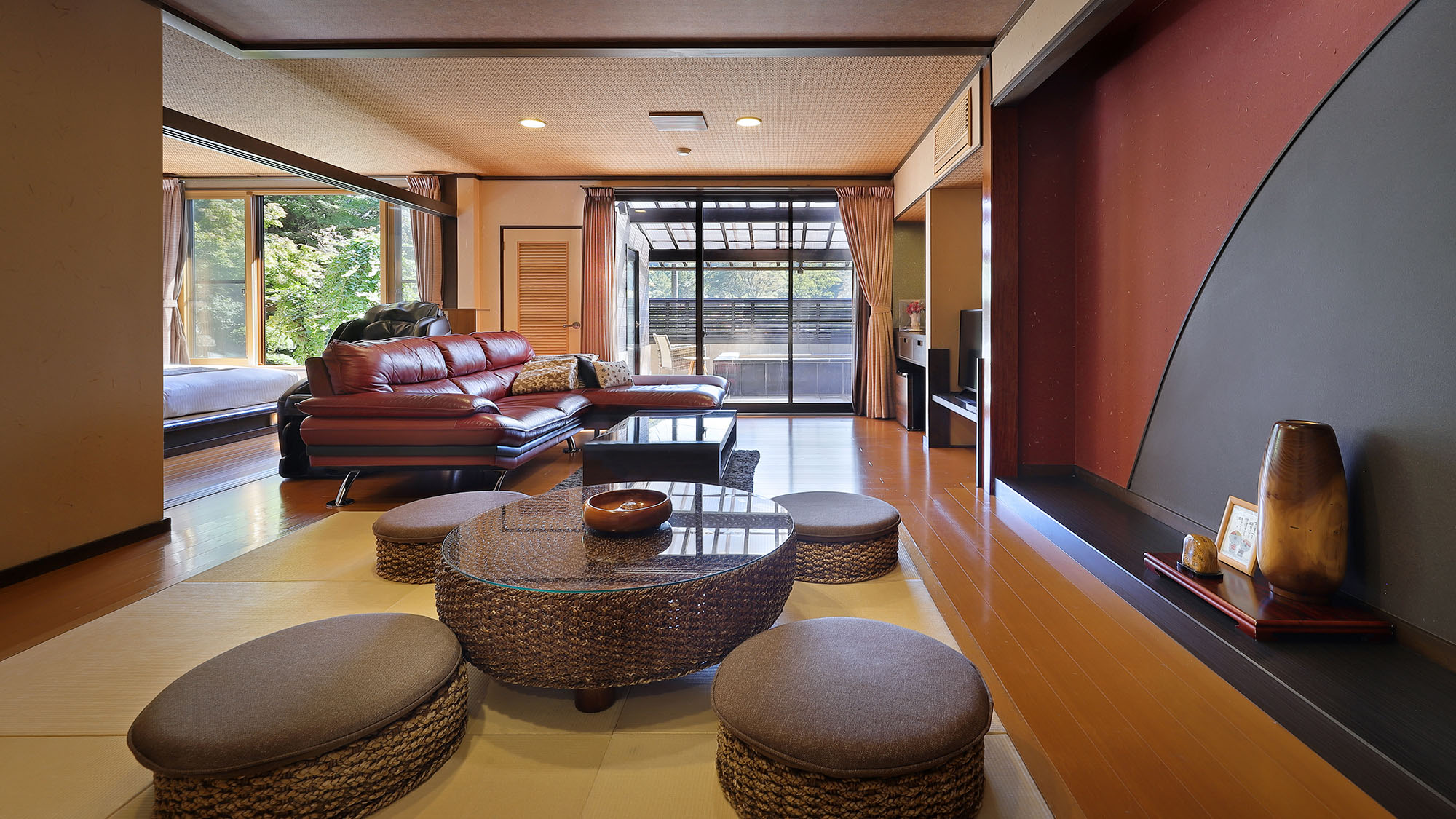 【露天風呂付き客室 E-Type】2019年にリニューアルしたお部屋です