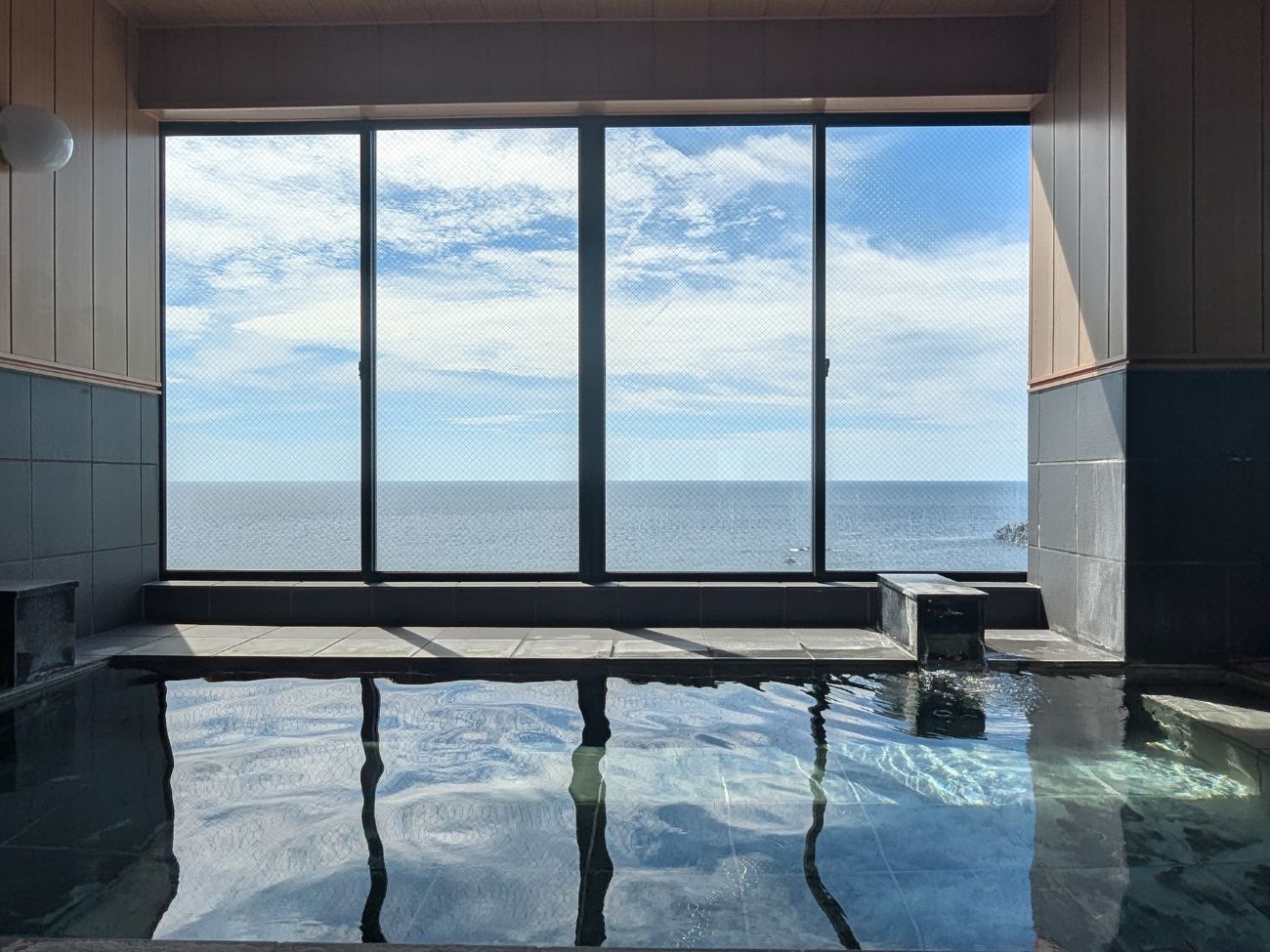 【本館 大浴場】とろっとした肌ざわり「越前くりや温泉」