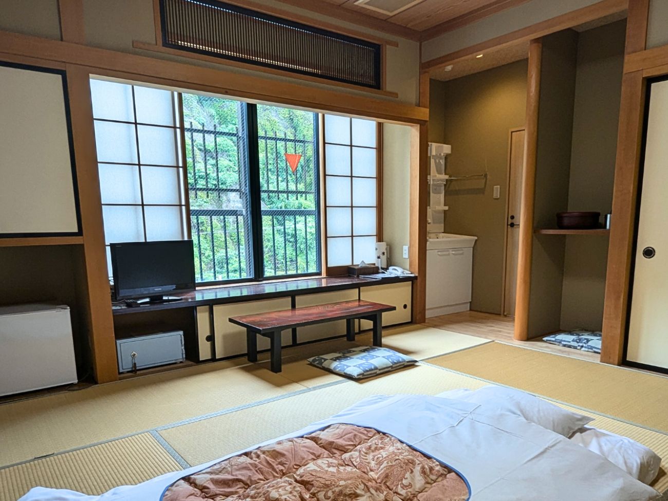 本館8畳和室　山側