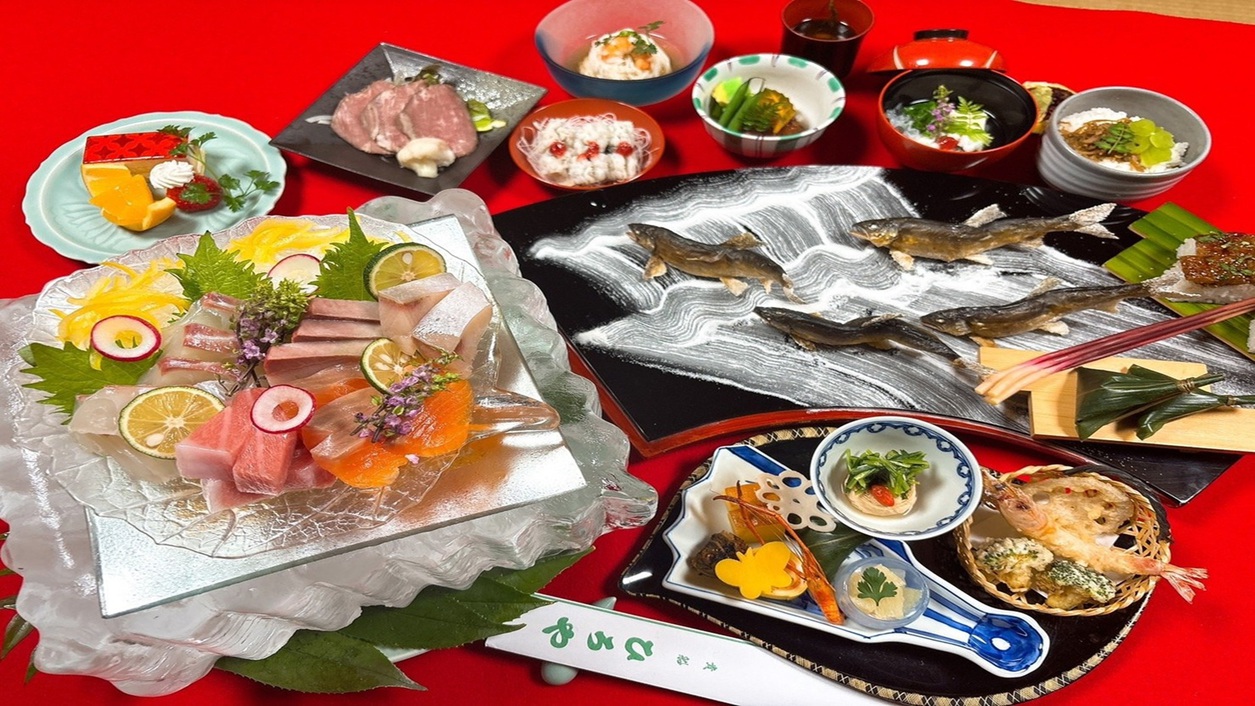 【京の夏の風物詩：スタイル1】ひんやり澄んだ空気と間近に迫る水面　京の奥座敷・貴船の川床　1泊夕朝食